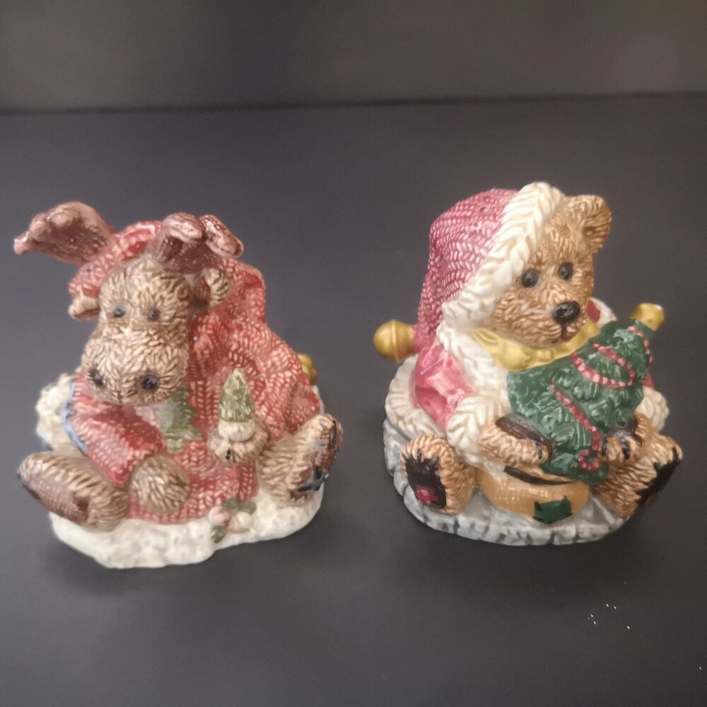 Grenville & Manheim Bearware Pottery Salt & Pepper Shakers w/ Christmas Theme